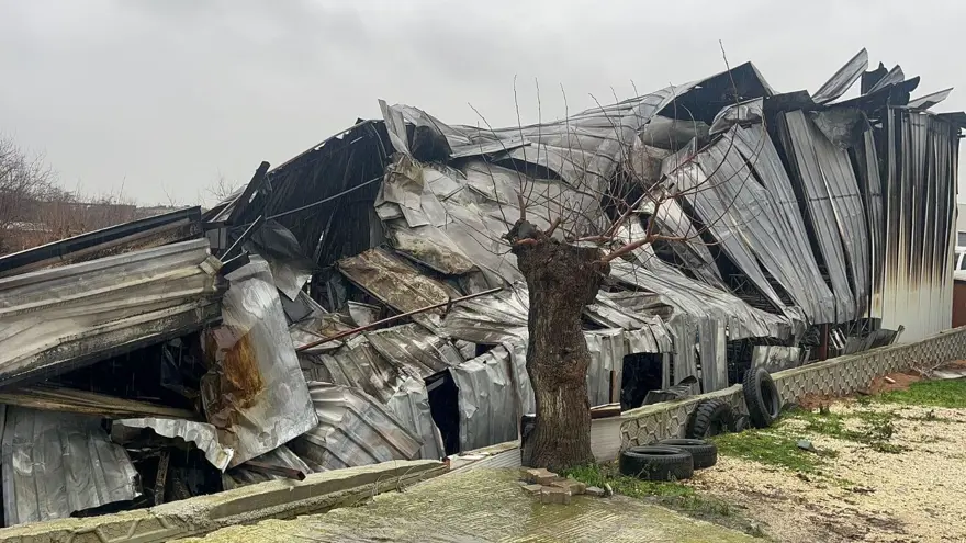 Bursa'da yanan fabrikan hurda yığınına döndü 5