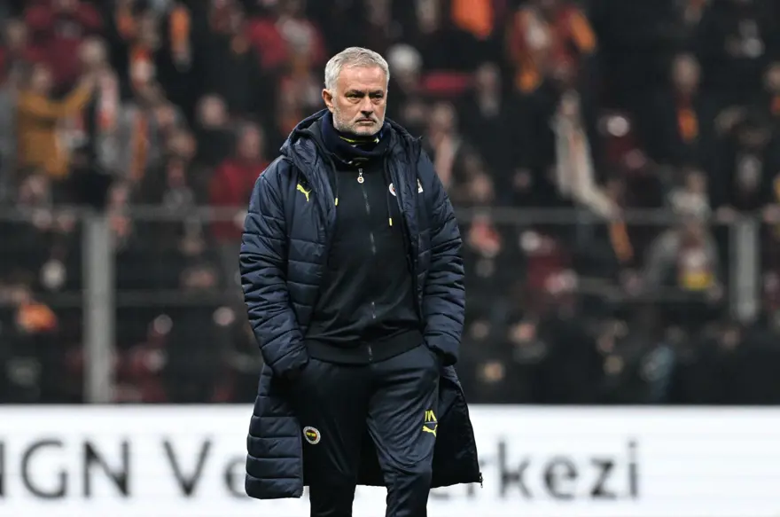 Ünlülerin derbi gerilimi | Athena Gökhan ile Şahan Gökbakar'ın Jose Mourinho tartışması 3