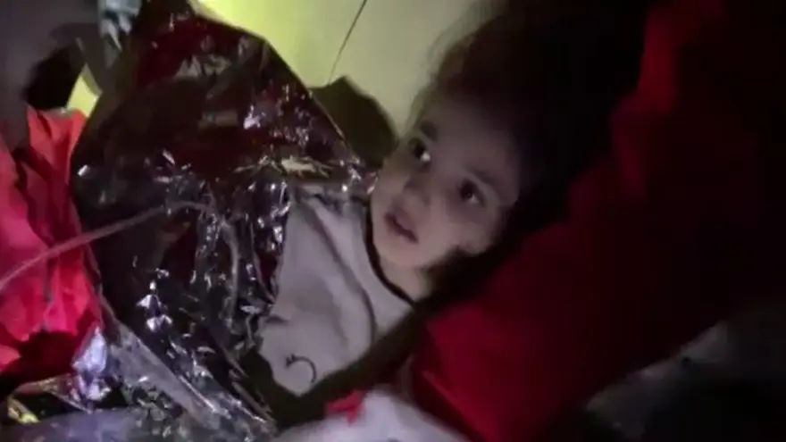 Enkaz altındakiler için zamana karşı yarış 29