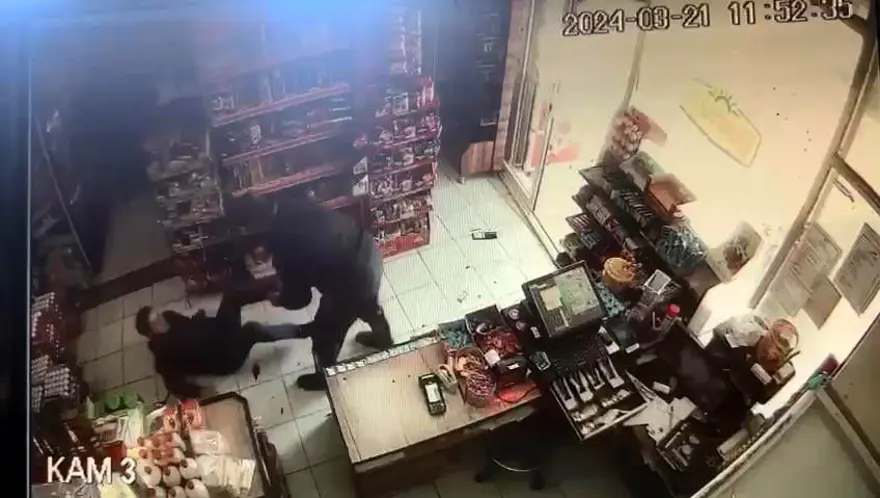 Siyasi broşür kavgasında yeni görüntü: Pompalı tüfekle saldırdılar 3 Siyasi broşür kavgasında yeni görüntü: Pompalı tüfekle saldırdılar 3