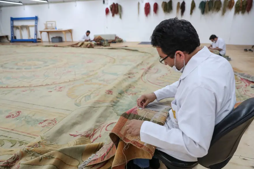 Dolmabahçe Sarayı'nın 119 yıllık halısı restore ediliyor 1
