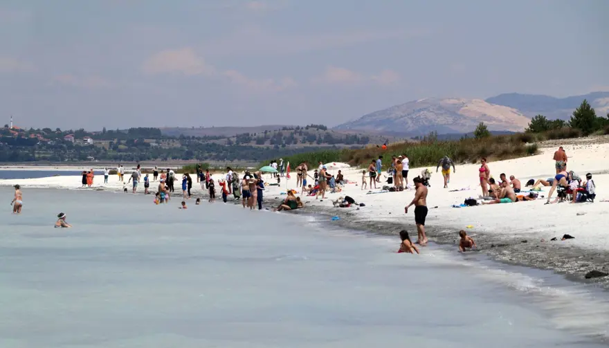Kısıtlamalar kalktı, Salda Gölü'ne akın ettiler 10