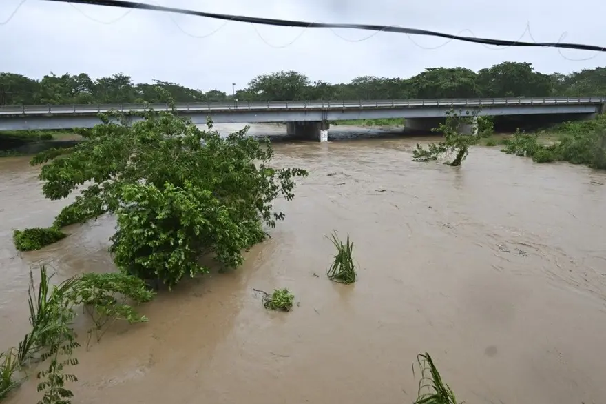 "GÜRÜLTÜ HİÇ BİTMİYOR" 3 "GÜRÜLTÜ HİÇ BİTMİYOR" 3