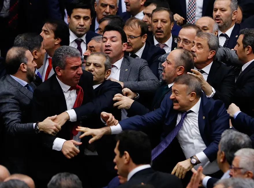 Meclis'te yumruklu kavga 10