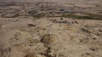 Musul'un toplu mezarı: DAEŞ'in obruğa attığı 2 bin ceset çıkarılıyor