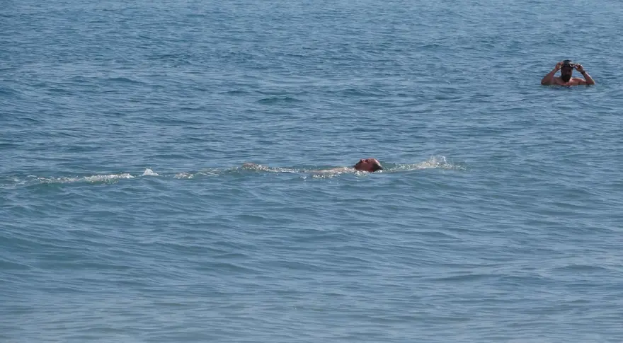 Sibirya soğukları onları etkilemedi: Kış günü denize girdiler 3