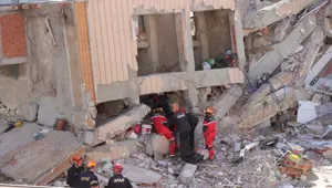 Gebze'de 7 katlı bina çöktü: Anne ve babanın cansız bedenleri enkazdan çıkarıldı