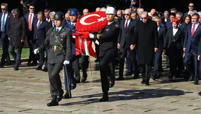 Devlet erkanı Ata'nın huzurunda