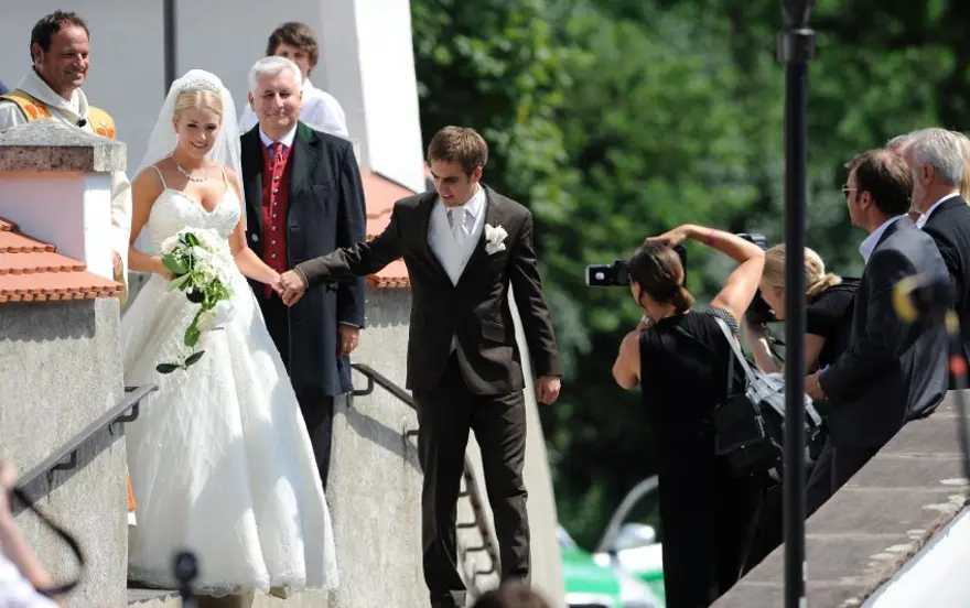 Lahm hayatının imzasını attı 2