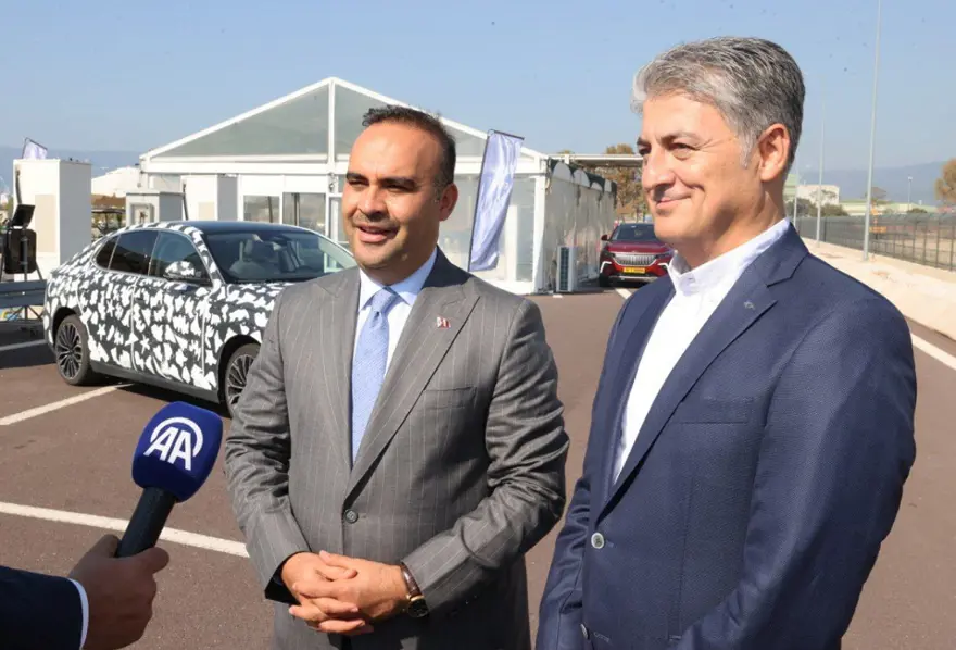 Bakan Kacır, Togg'un yeni modeli T10F'yi test etti: 80 kilometre daha fazla menzile sahip olacak 7