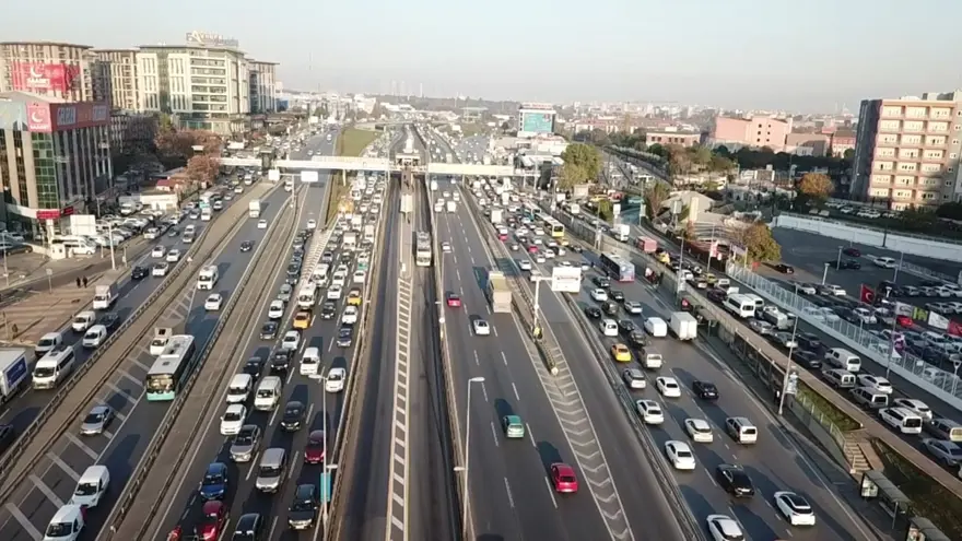 Kısıtlama başladı trafik yoğunluğu bitmedi 9
