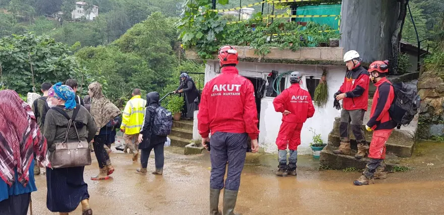 Rize'deki sel felaketinin hasarı gün ağarınca ortaya çıktı 6 Rize'deki sel felaketinin hasarı gün ağarınca ortaya çıktı 6