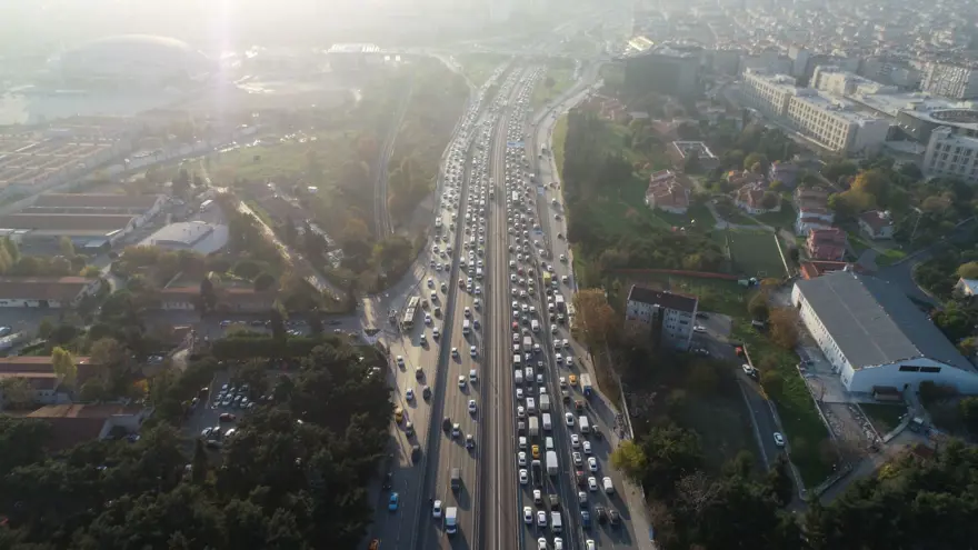 Kısıtlama başladı trafik yoğunluğu bitmedi 8