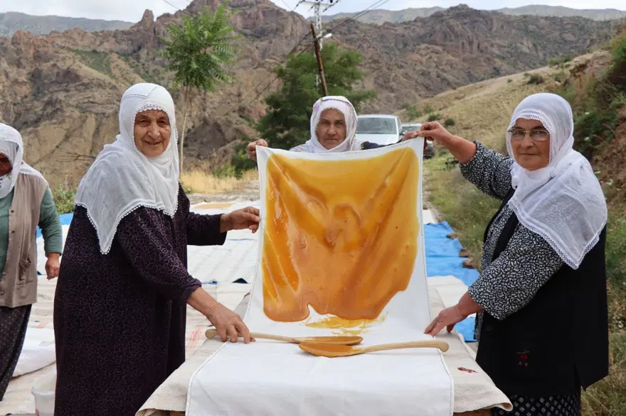 Yaz aylarında unla birlikte pişiriliyor: Hem sağlıklı hem besleyici, güneşin altında 2 gün kurutuluyor 