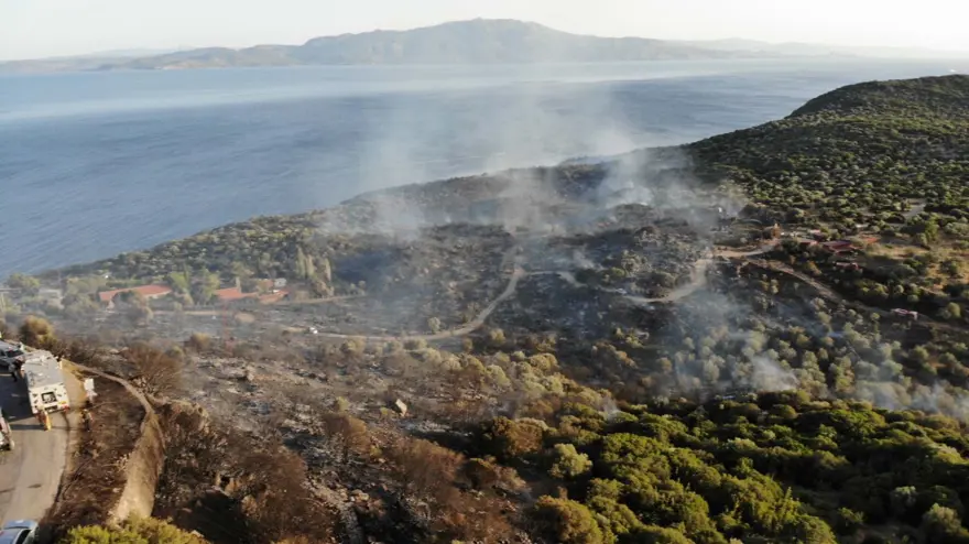 Assos’u küle çeviren yangın: Alevlerin ortasında kalanaraçlar kullanılamaz halde 8 Assos’u küle çeviren yangın: Alevlerin ortasında kalanaraçlar kullanılamaz halde 8