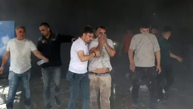 Antalya'da boya atölyesinde yangın: 12 kişi dumandan etkilendi