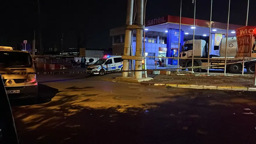 Gebze’de olaylı gece: Kavgayı ayırmak isteyen 4 kişibıçaklandı 4 Gebze’de olaylı gece: Kavgayı ayırmak isteyen 4 kişibıçaklandı 4