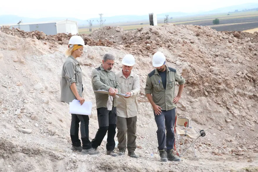 Hendeklerkazıldı, fay hattı 7 bilim insanı tarafından inceliyor: “Komşu illerde tehlikeseviyesi yükseldi” 9 Hendeklerkazıldı, fay hattı 7 bilim insanı tarafından inceliyor: “Komşu illerde tehlikeseviyesi yükseldi” 9