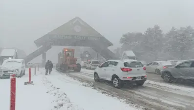 Uludağ'da tipi: Zincirsiz sürücülere yasak geldi