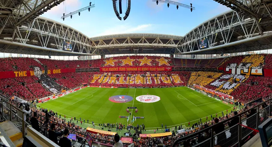Galatasaray taraftarından özel koreografi: Mourinho ve Fenerbahçe'ye gönderme 6 Galatasaray taraftarından özel koreografi: Mourinho ve Fenerbahçe'ye gönderme 6