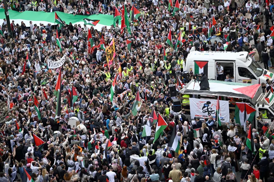 PROTESTOLARIN GÖLGESİNDE FİNAL 10