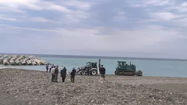 İş makinesi sahilde güneşlenen kadını ezen operatör tutuklandı