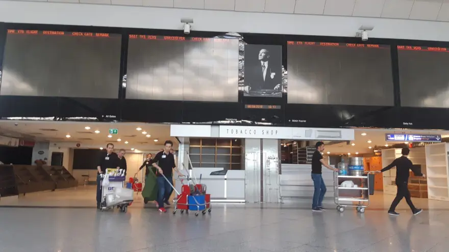 Atatürk Havalimanı sessizliğe büründü 