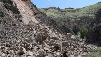 Erzurum'da sağanak yağış sonrası heyelan