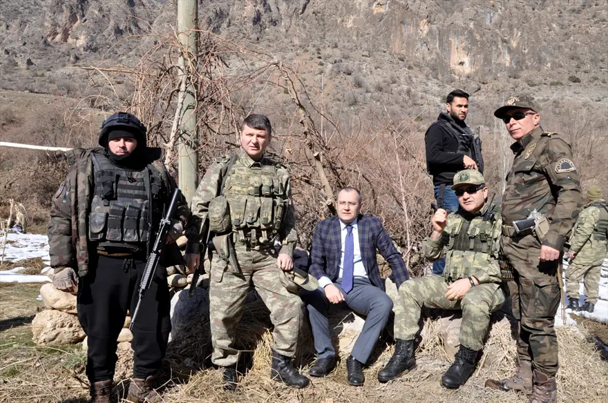 Hakkari'de kaymakam, emniyet müdürü ve komutanlardan moral ziyareti 2