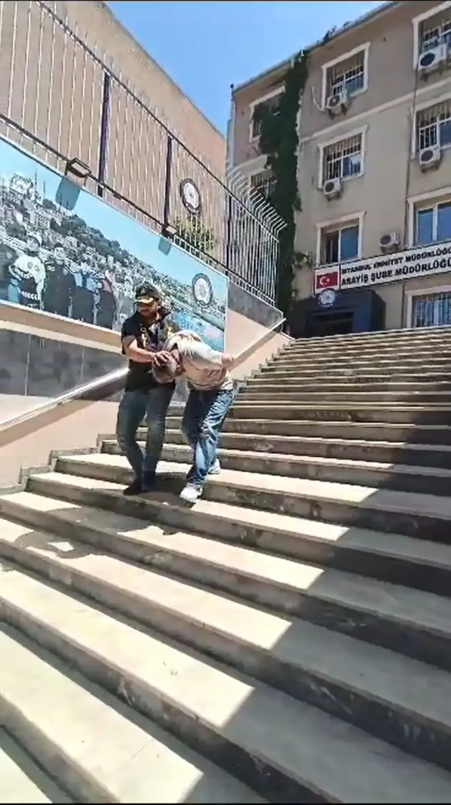 Mutemeti kırmızı ışıkta soydular (Kadıköy'de 800 bin liralık hırsızlık) 3