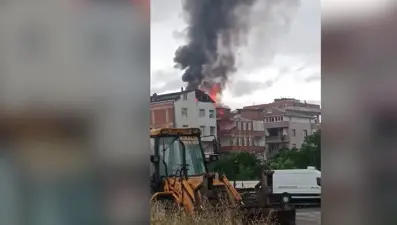 İstanbul'da 5 katlı binada yangın
