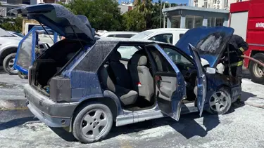 Hastane otoparkında otomobil alev aldı