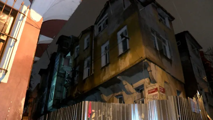 Çöken metruk bina Gökhan Özoğuz'a ait çıktı 2