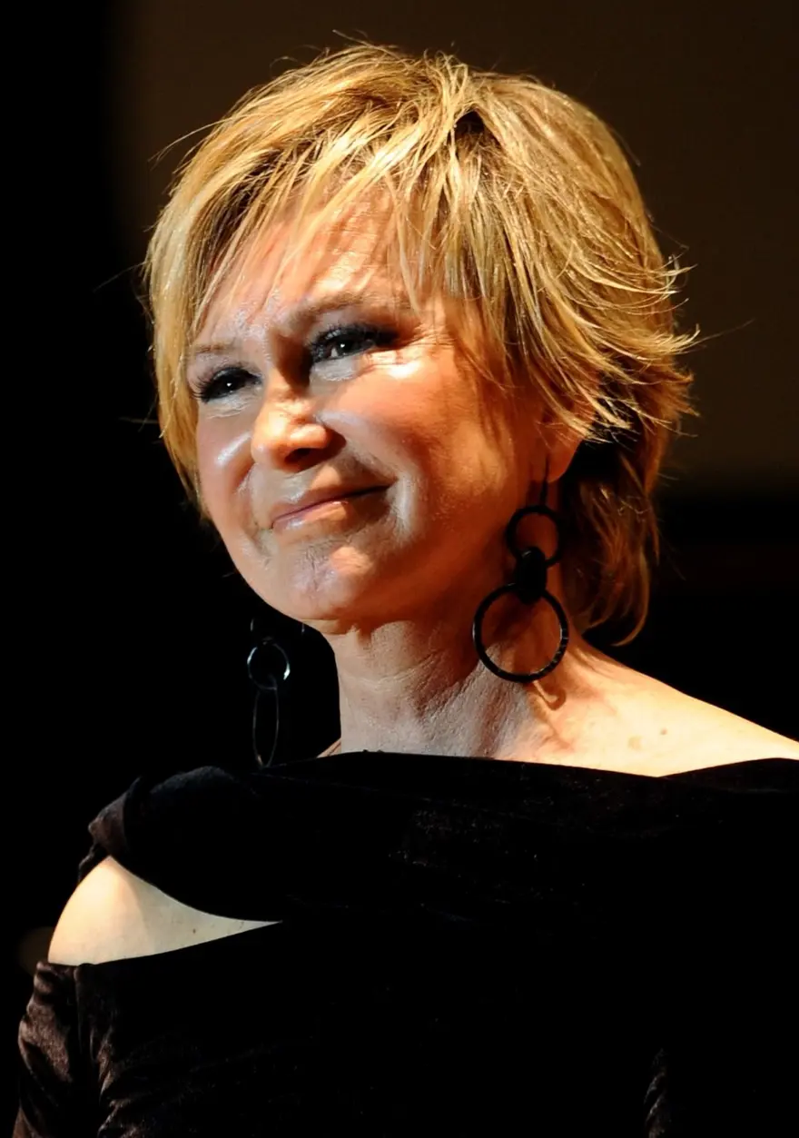 Akasyalar Açarken filmiyle Yeşilçam'a adım attı: İşte Filiz Akın'ın hayat hikayesi 