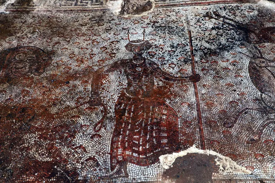 Kaçak kazıda bulunan mozaikler Zeugma Müzesi'ne taşınıyor 8 Kaçak kazıda bulunan mozaikler Zeugma Müzesi'ne taşınıyor 8