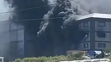Arnavutköy'de beş katlı iş yerinde yangın: Ekipler olay yerinde