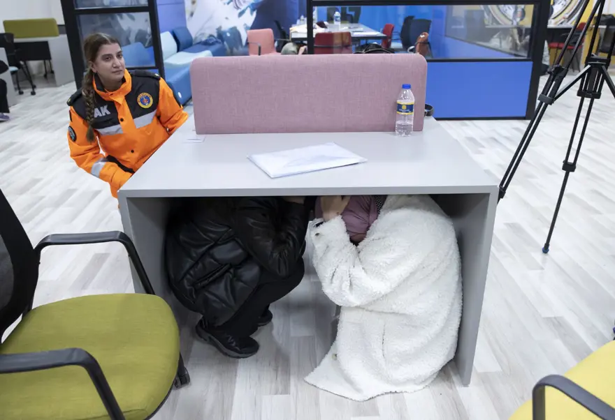 KYK yurtlarında eş zamanlı deprem tatbikatı 