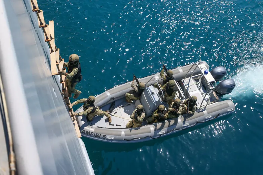 Amfibi Hücum Timleri'nden gövde gösterisi 26