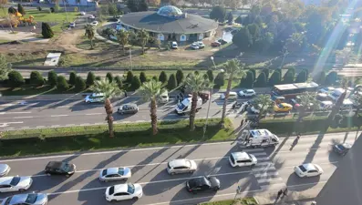 Yaya geçidinden geçmek istedi, ağır yaralandı