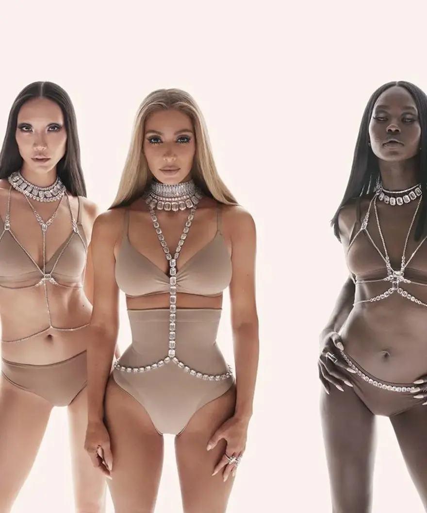Kim Kardashian mücevher markası ile iş birliğine imza attı 9 Kim Kardashian mücevher markası ile iş birliğine imza attı 9