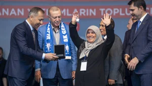 300 bininci konutun anahtar teslimi gerçekleşti: "Anka Kuşu gibi küllerimizden doğuyoruz" 300 bininci konutun anahtar teslimi gerçekleşti: "Anka Kuşu gibi küllerimizden doğuyoruz"