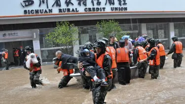 Çin'de sel 90 can aldı