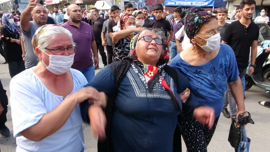 'Tostçu Mahmut' olarak bilinen Anıl Kurt'a gözyaşlarıyla veda 1 'Tostçu Mahmut' olarak bilinen Anıl Kurt'a gözyaşlarıyla veda 1