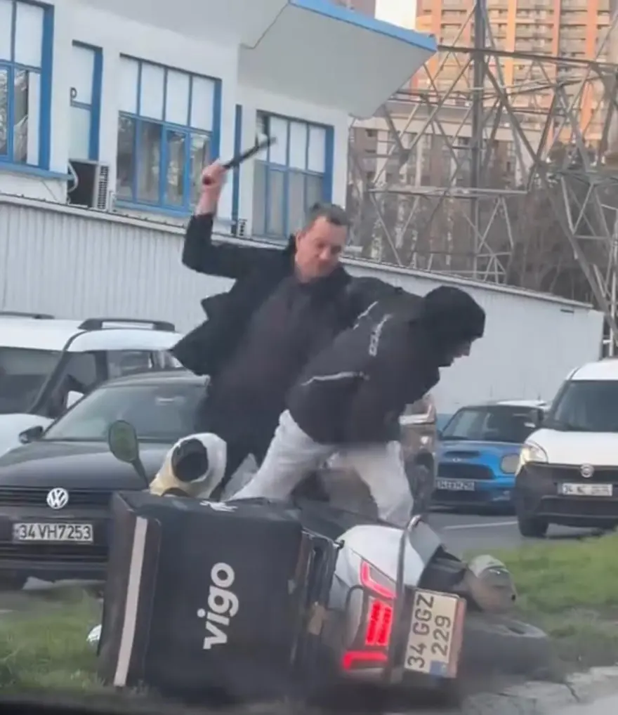 İstanbul trafiğinde coplu dayak 4