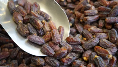 Ramazan öncesi tezgahta yerini aldı: Hurma fiyatları ne kadar oldu?