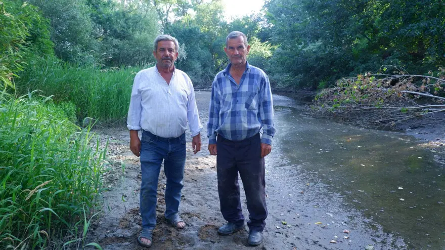 Kuraklığın en net fotoğrafı: Balık tuttukları nehir kumsala dönüştü! 4