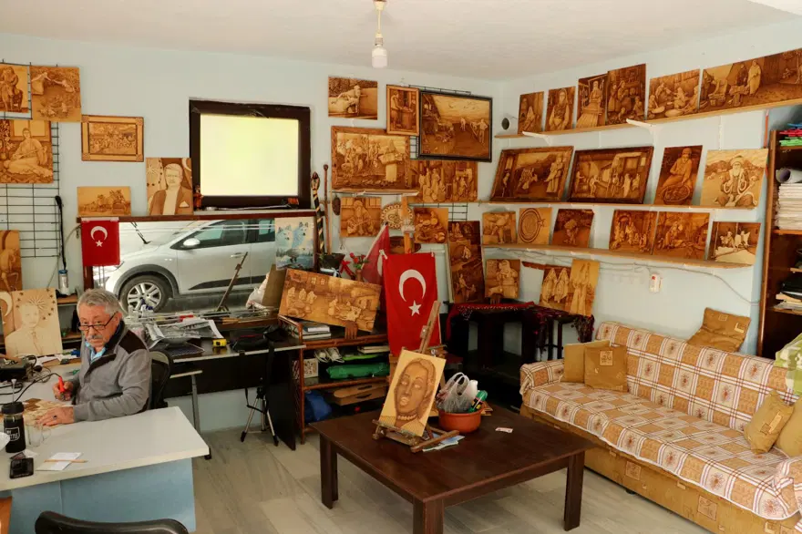 74 yaşında 29 yıldır ahşap yakma sanatını icra ediyor 3 74 yaşında 29 yıldır ahşap yakma sanatını icra ediyor 3
