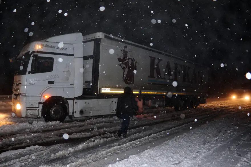 Ağrı-Iğdır karayolu ulaşıma kapandı 