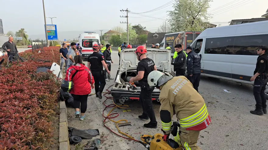 İftar yolunda kaza: 1’iağır 2 yaralı 2
