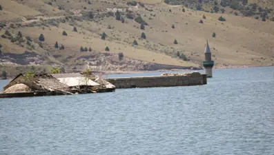 Suyun altından köy çıktı